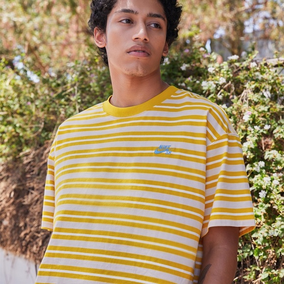 Nike SB Skateboard Yellow and White Striped Tee Blue Embroidered Logo Medium - Picture 1 of 10